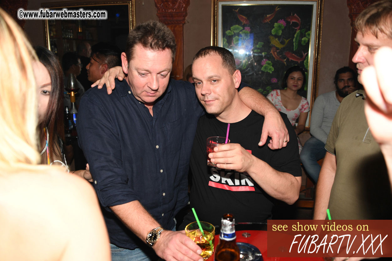 Toms Bar - beware of pickpockets