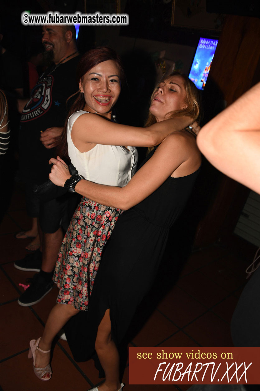 Toms Bar - beware of pickpockets