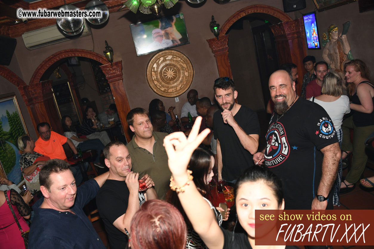 Toms Bar - beware of pickpockets