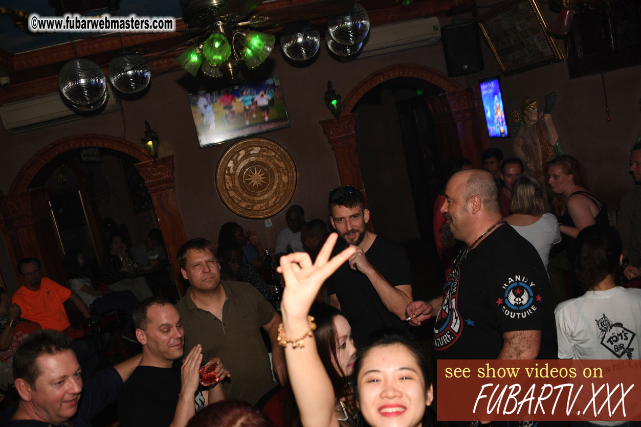 Toms Bar - beware of pickpockets