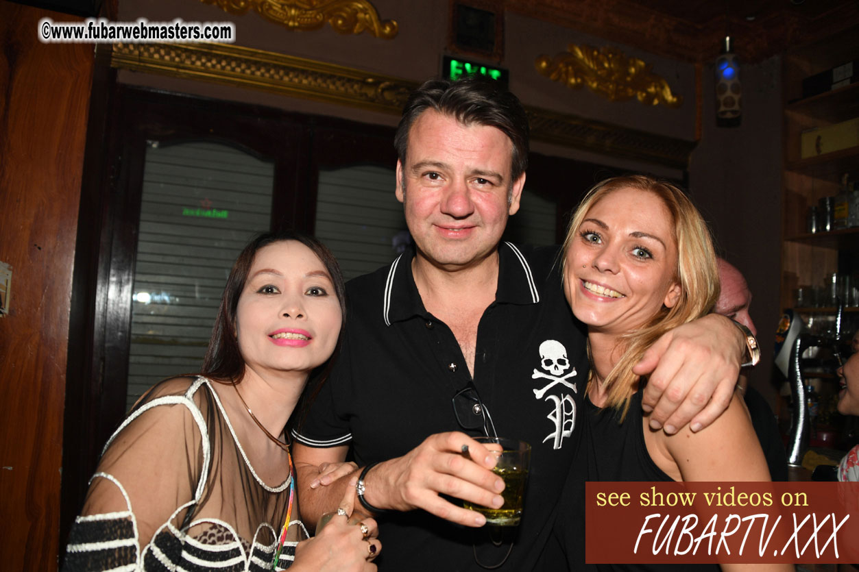 Toms Bar - beware of pickpockets