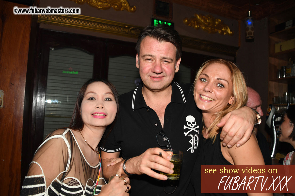 Toms Bar - beware of pickpockets