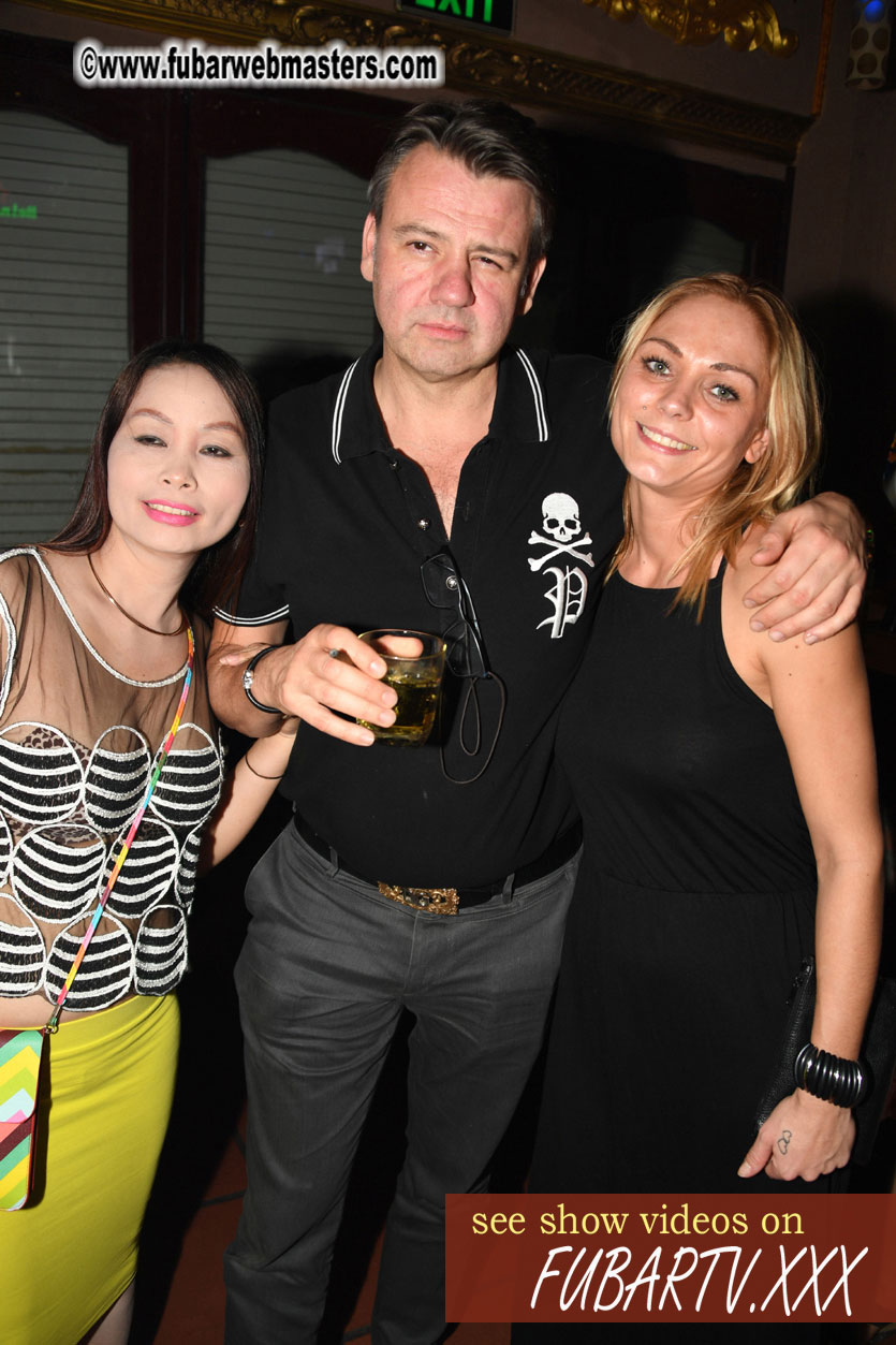 Toms Bar - beware of pickpockets