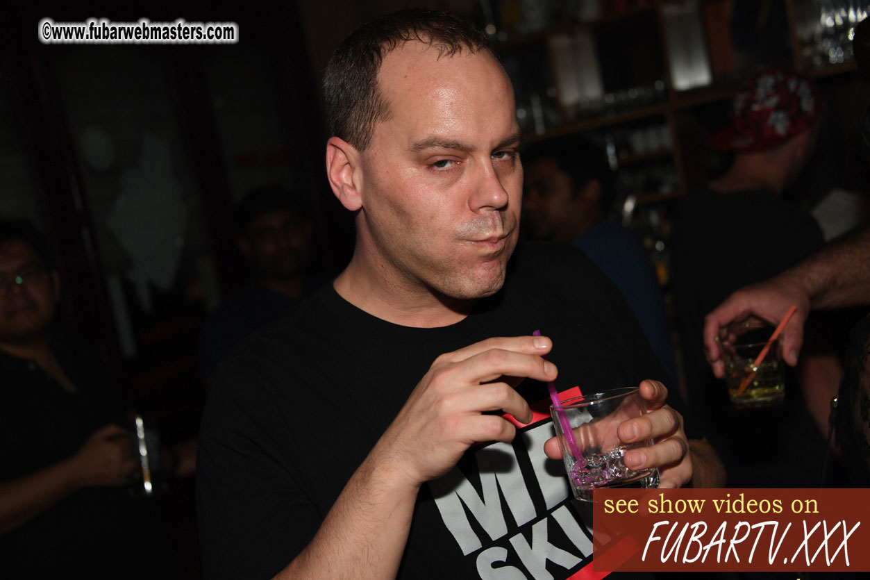 Toms Bar - beware of pickpockets