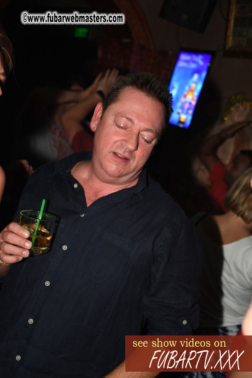 Toms Bar - beware of pickpockets