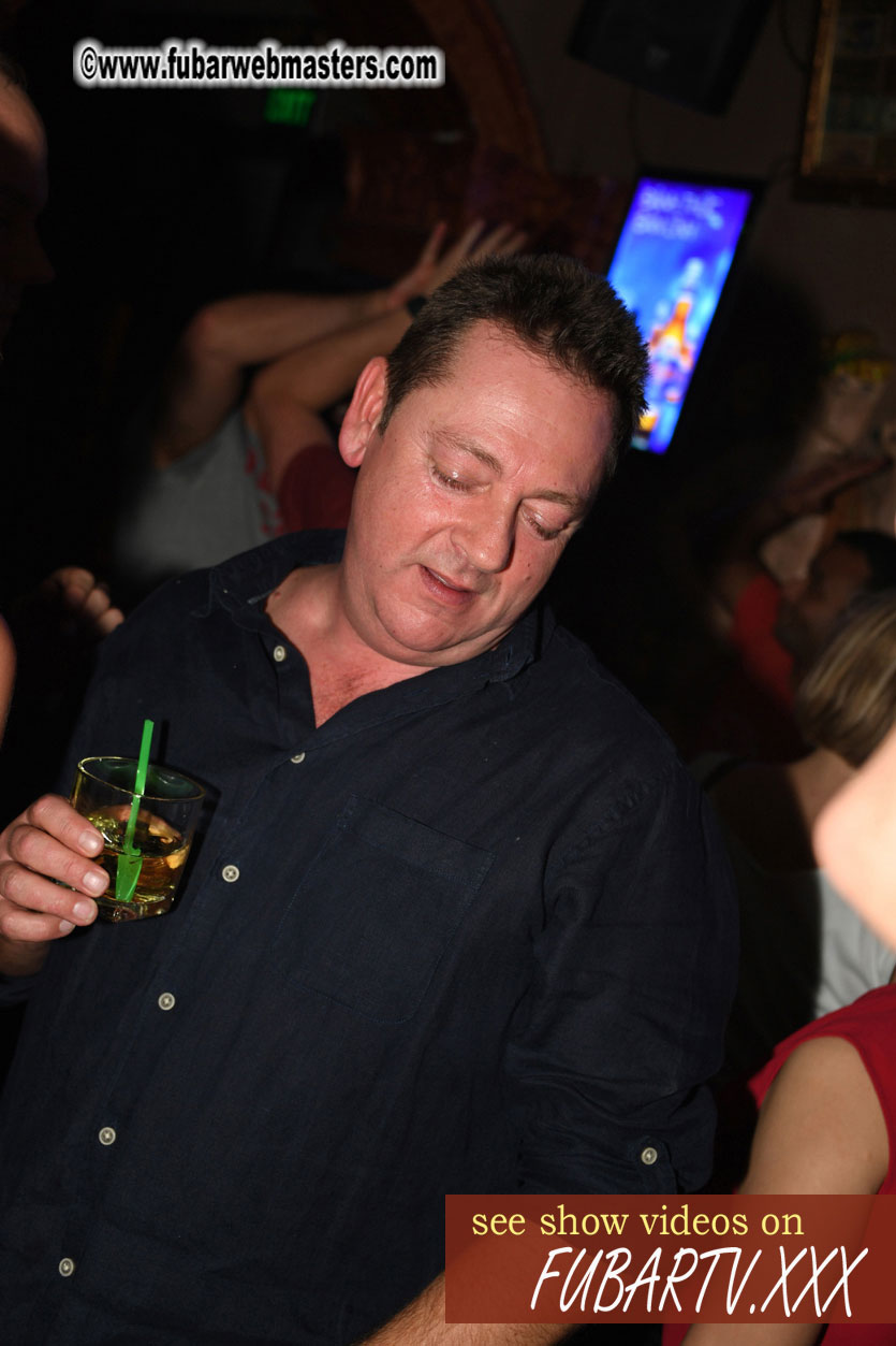 Toms Bar - beware of pickpockets