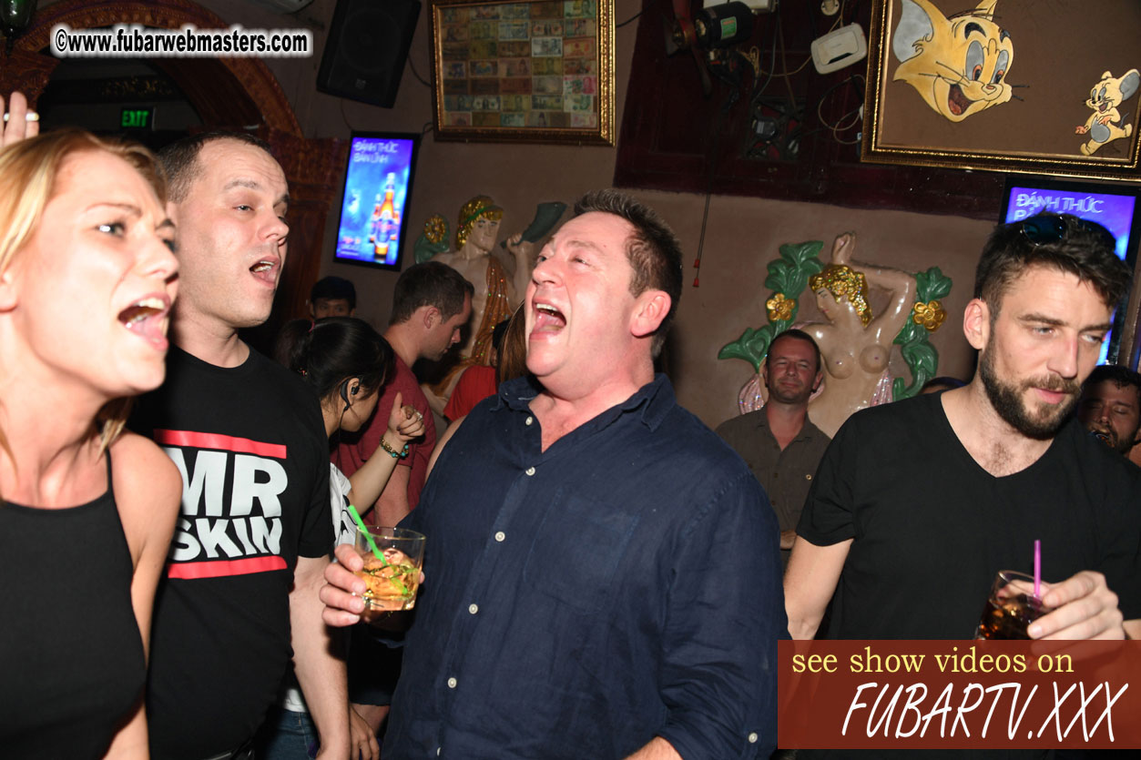 Toms Bar - beware of pickpockets