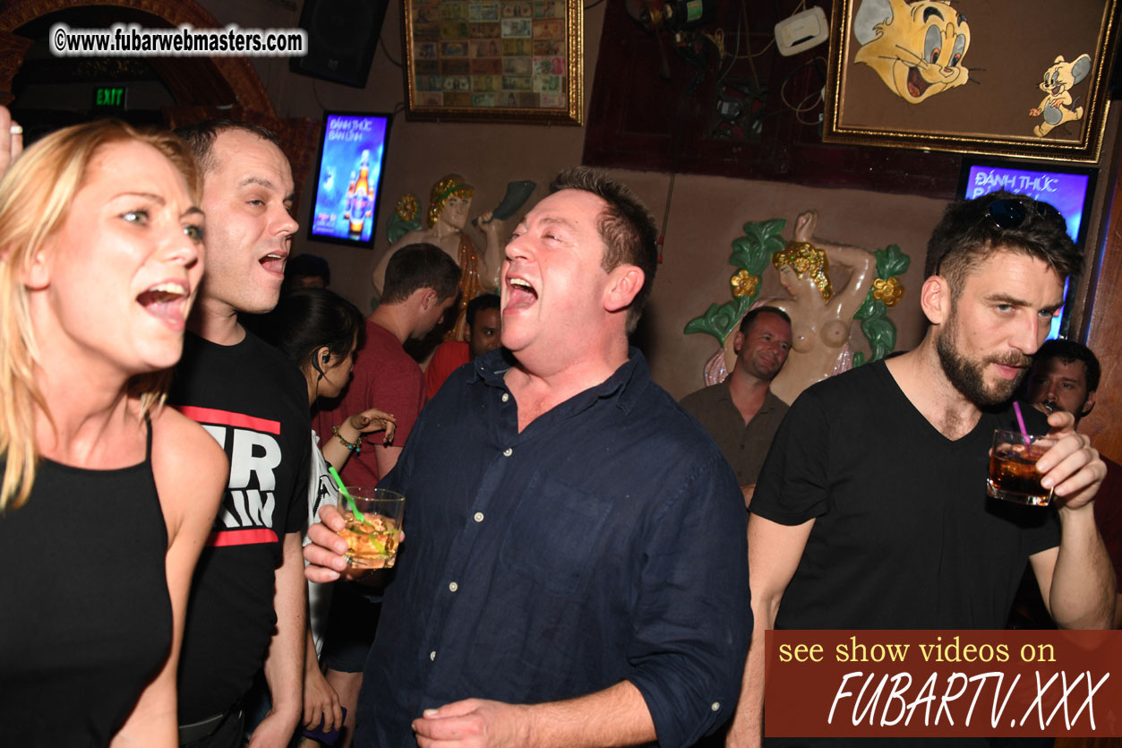 Toms Bar - beware of pickpockets