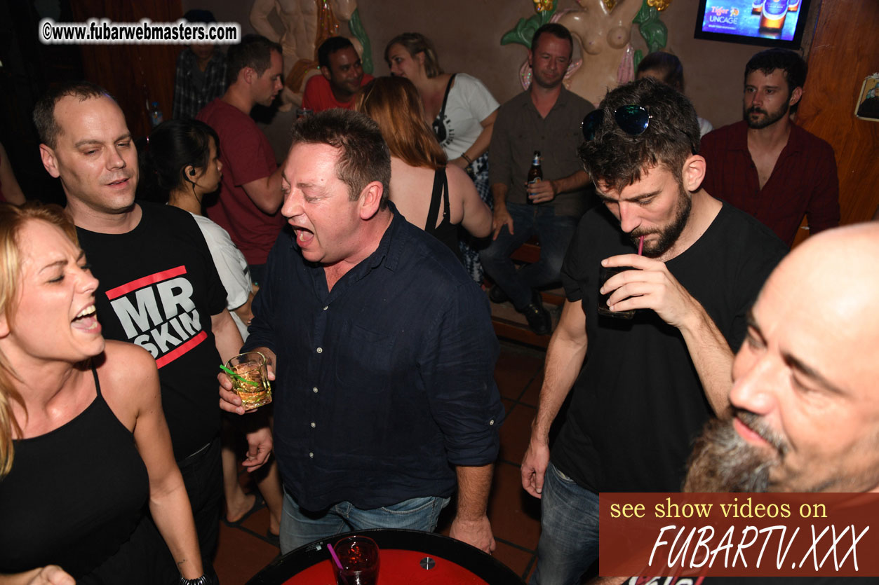 Toms Bar - beware of pickpockets