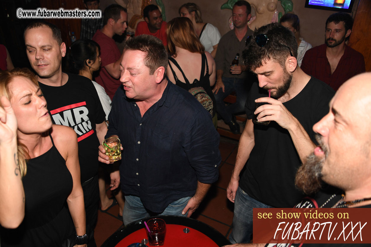 Toms Bar - beware of pickpockets