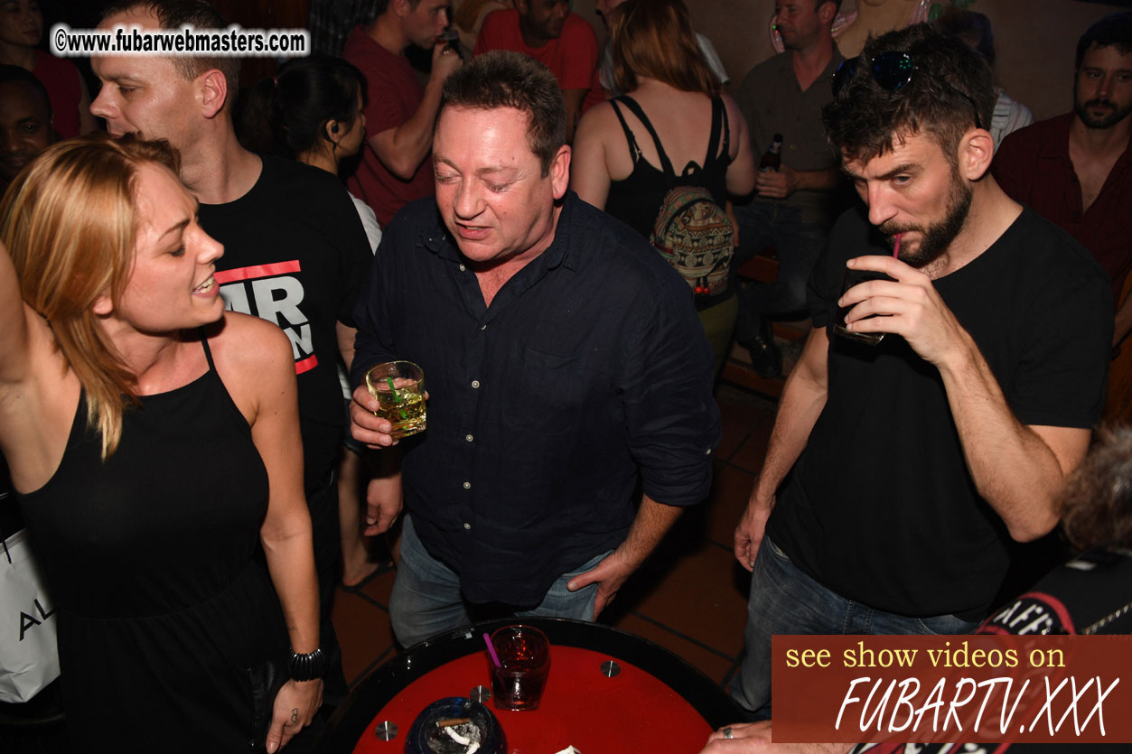 Toms Bar - beware of pickpockets