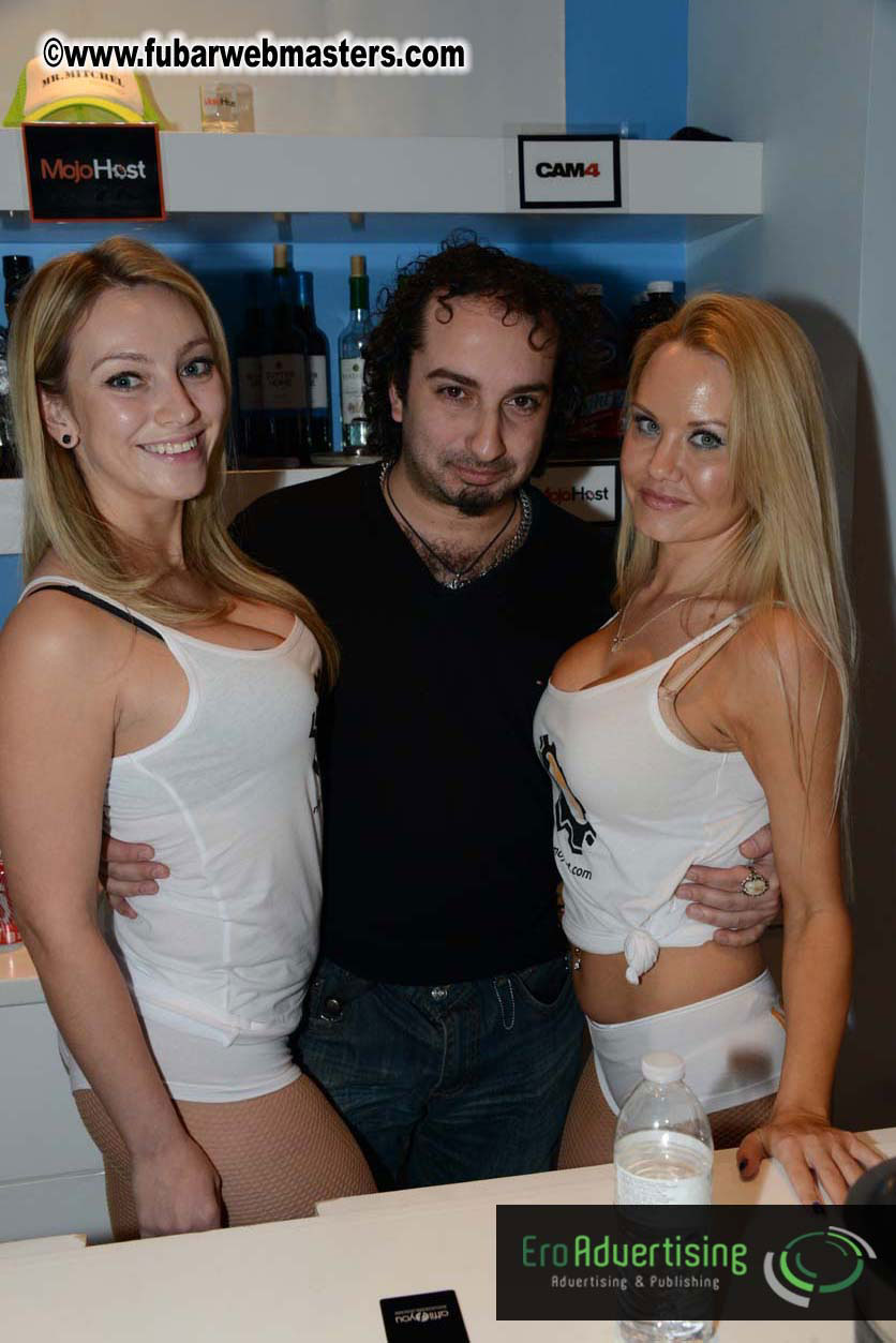 MojoHost Suite party - day1