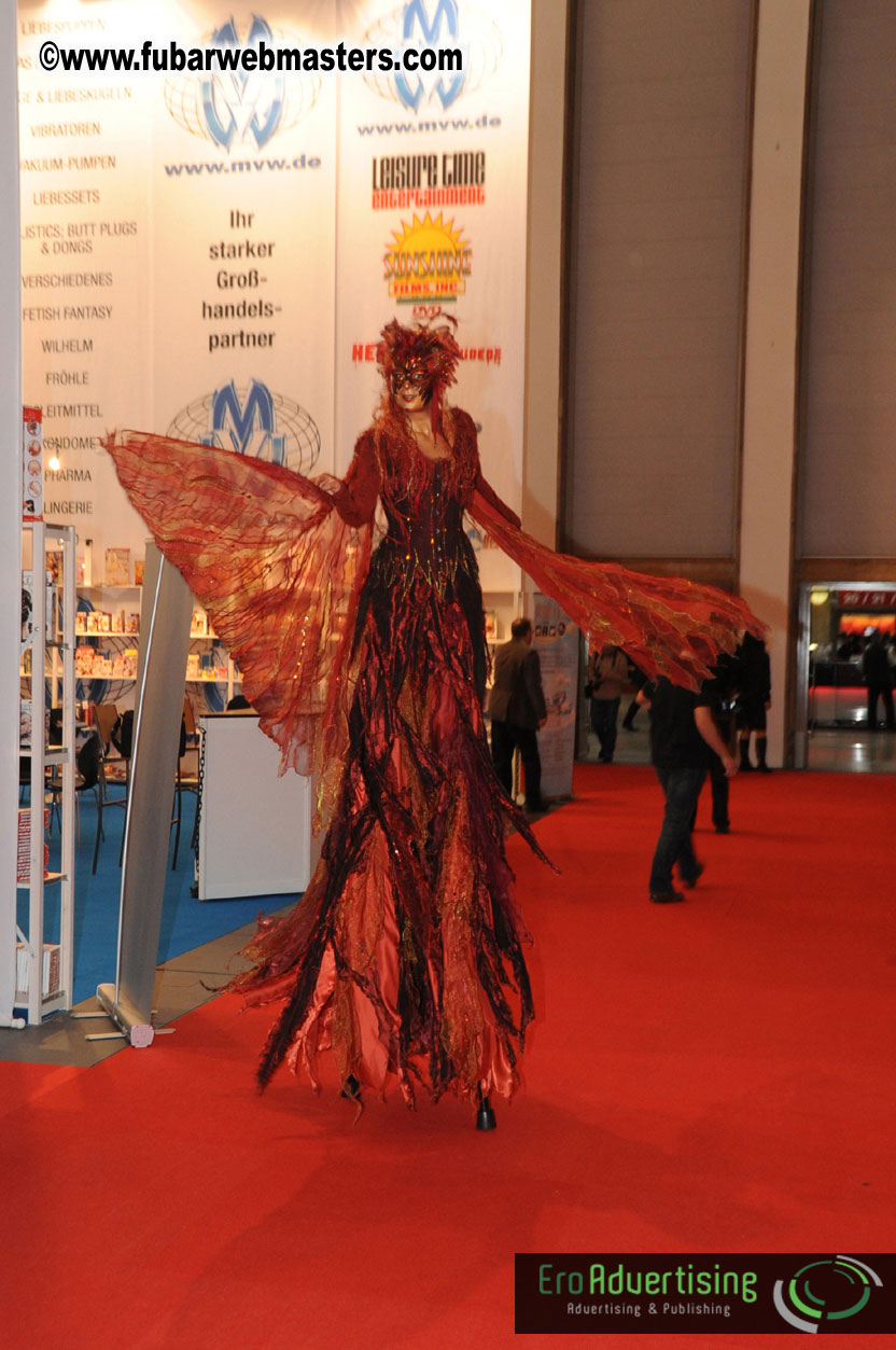 14.Venus showfloor Day 1