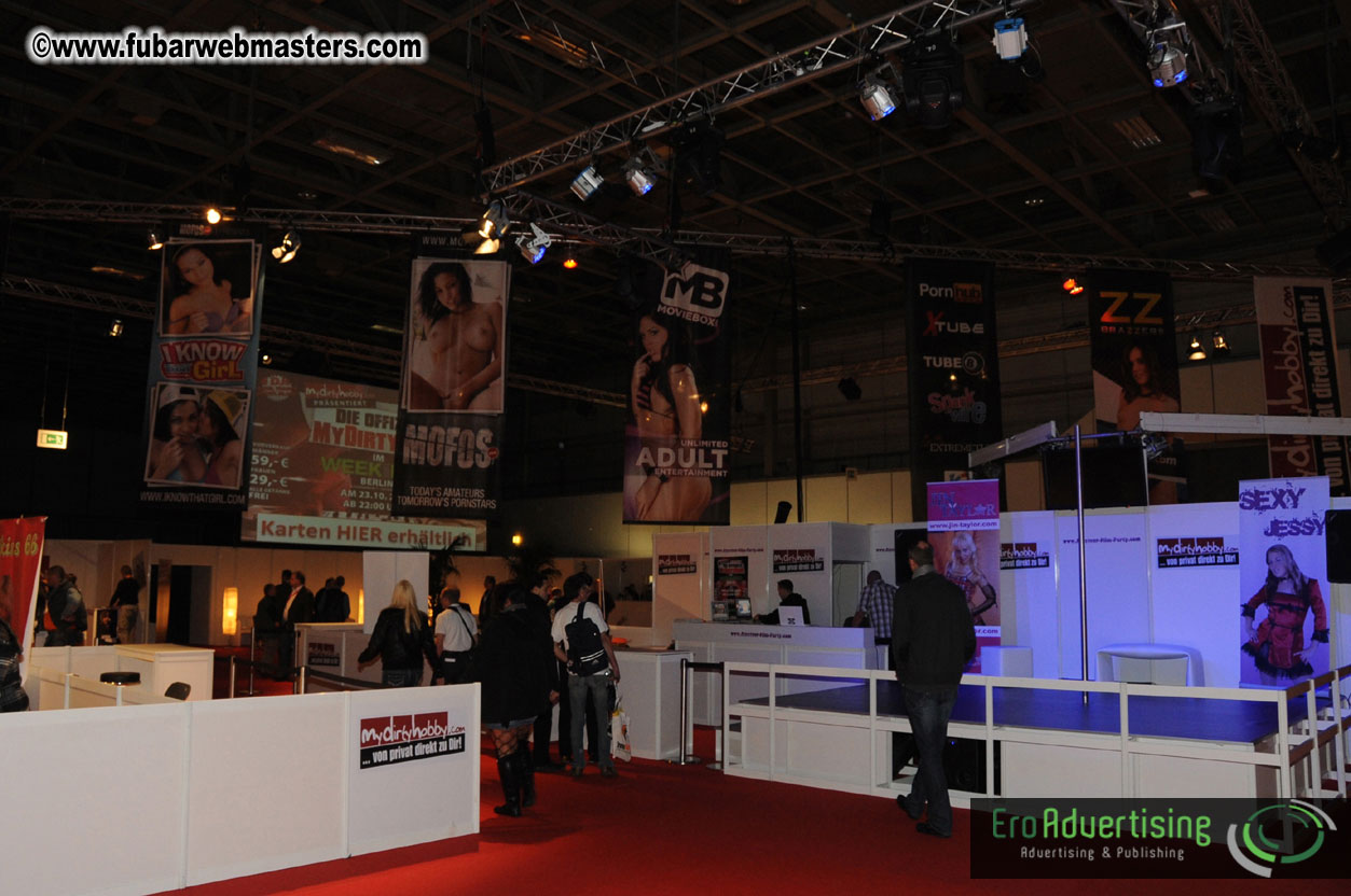 14.Venus showfloor Day 1