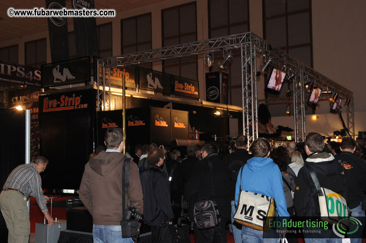 14.Venus showfloor Day 1