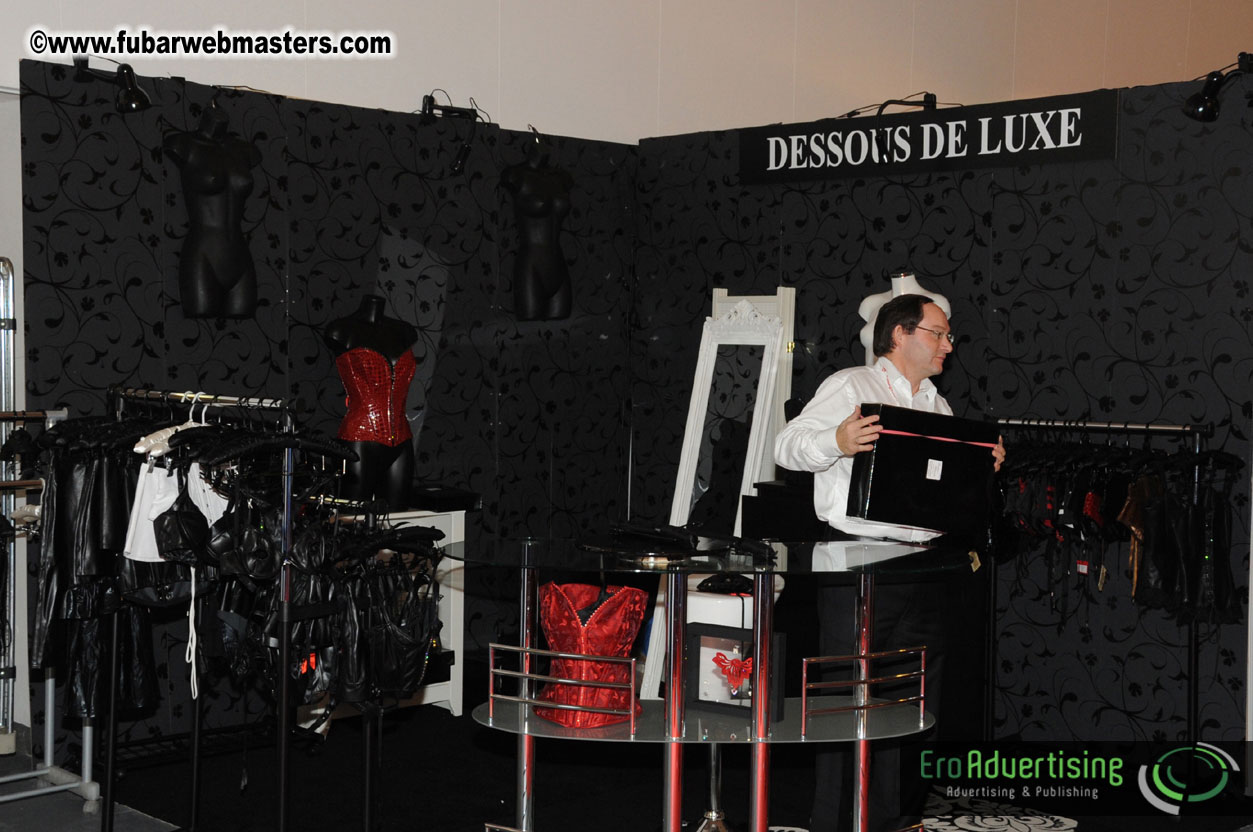 14.Venus showfloor Day 1