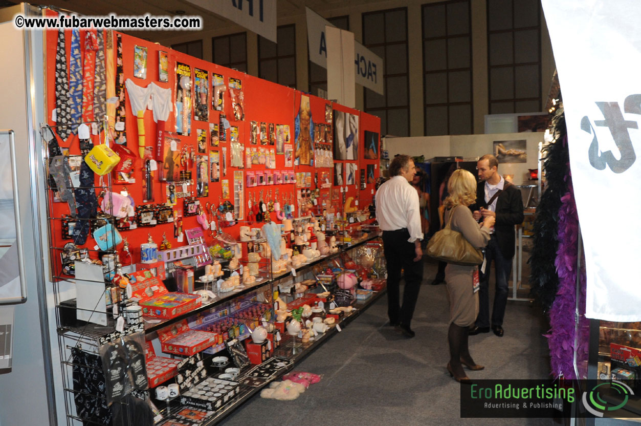 14.Venus showfloor Day 1