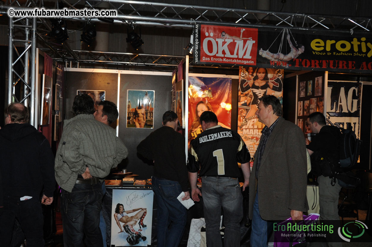 14.Venus showfloor Day 1