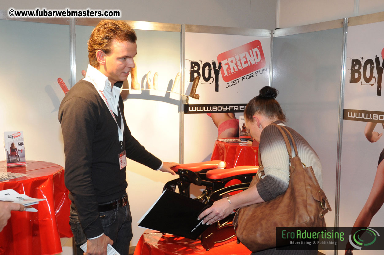 14.Venus showfloor Day 1