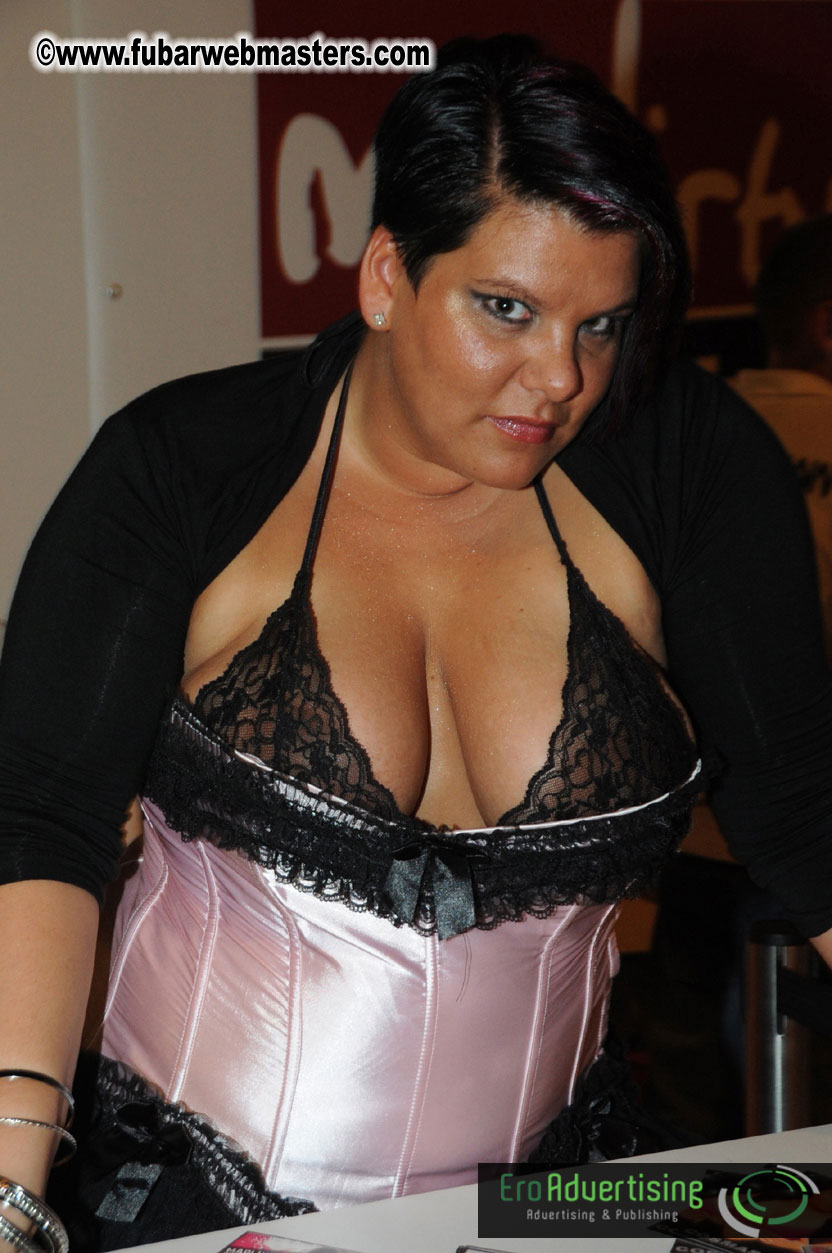 14.Venus showfloor Day 1