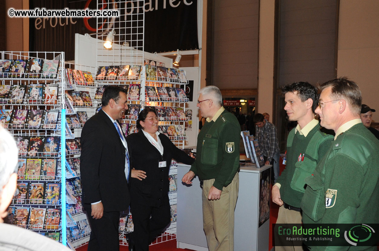 14.Venus showfloor Day 2