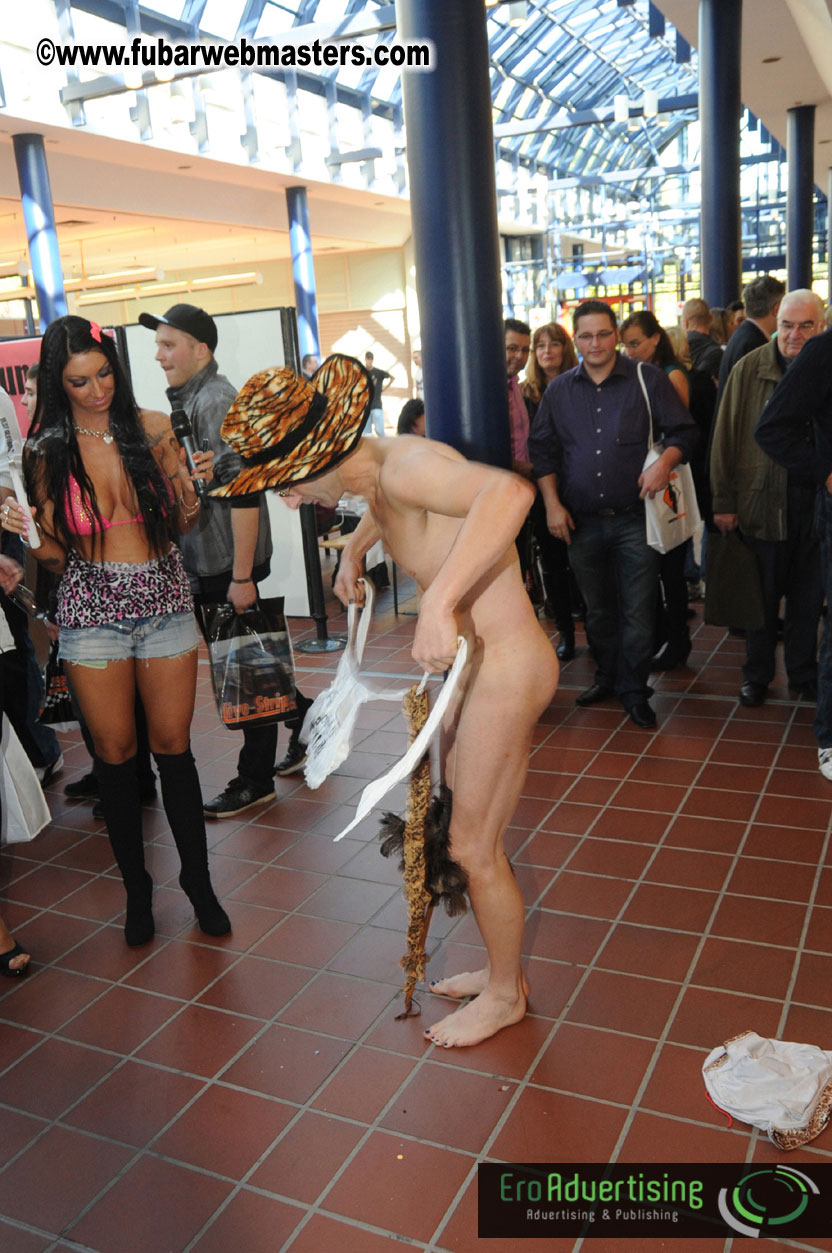 14.Venus showfloor Day 3