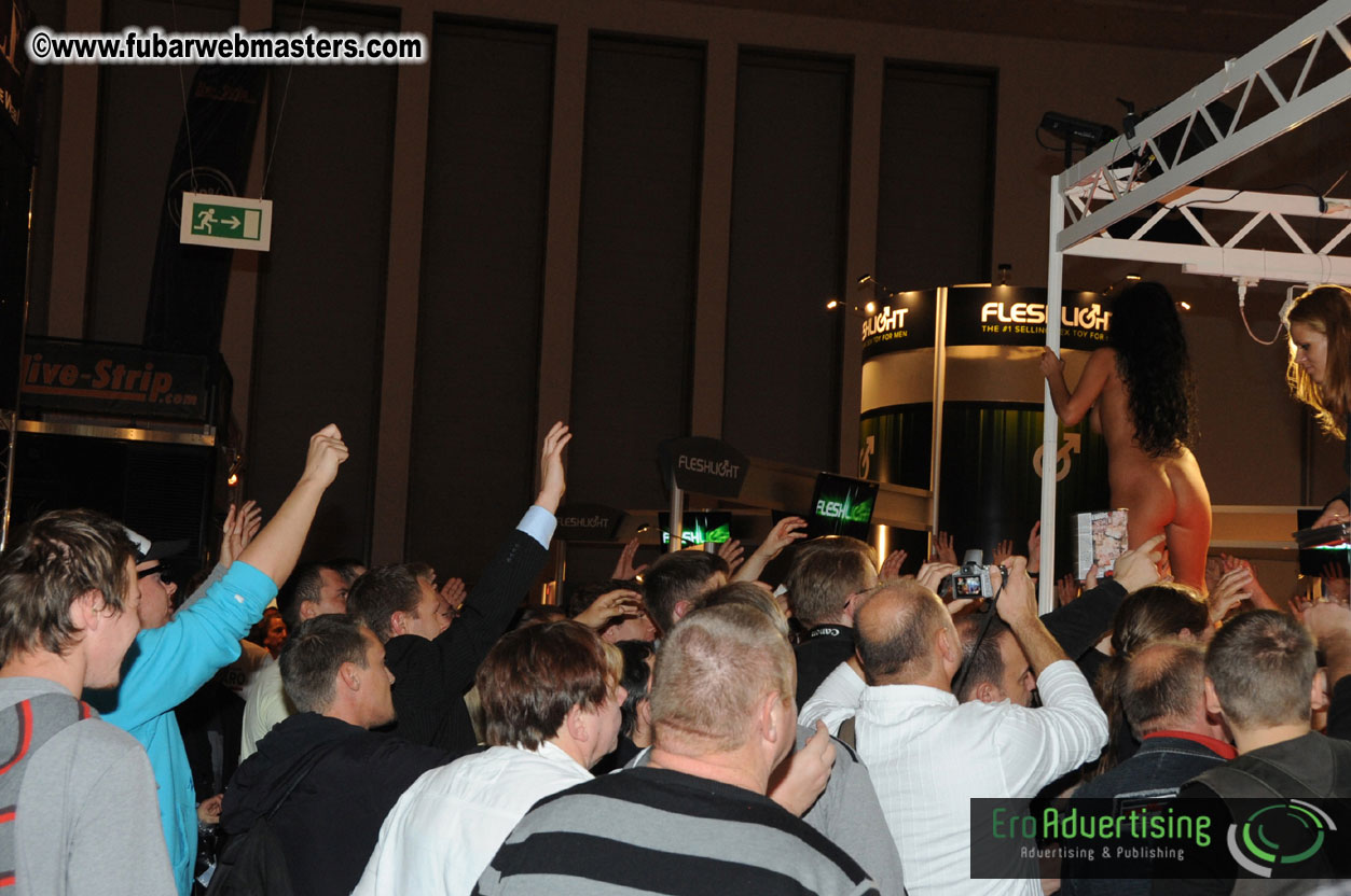 14.Venus showfloor Day 3