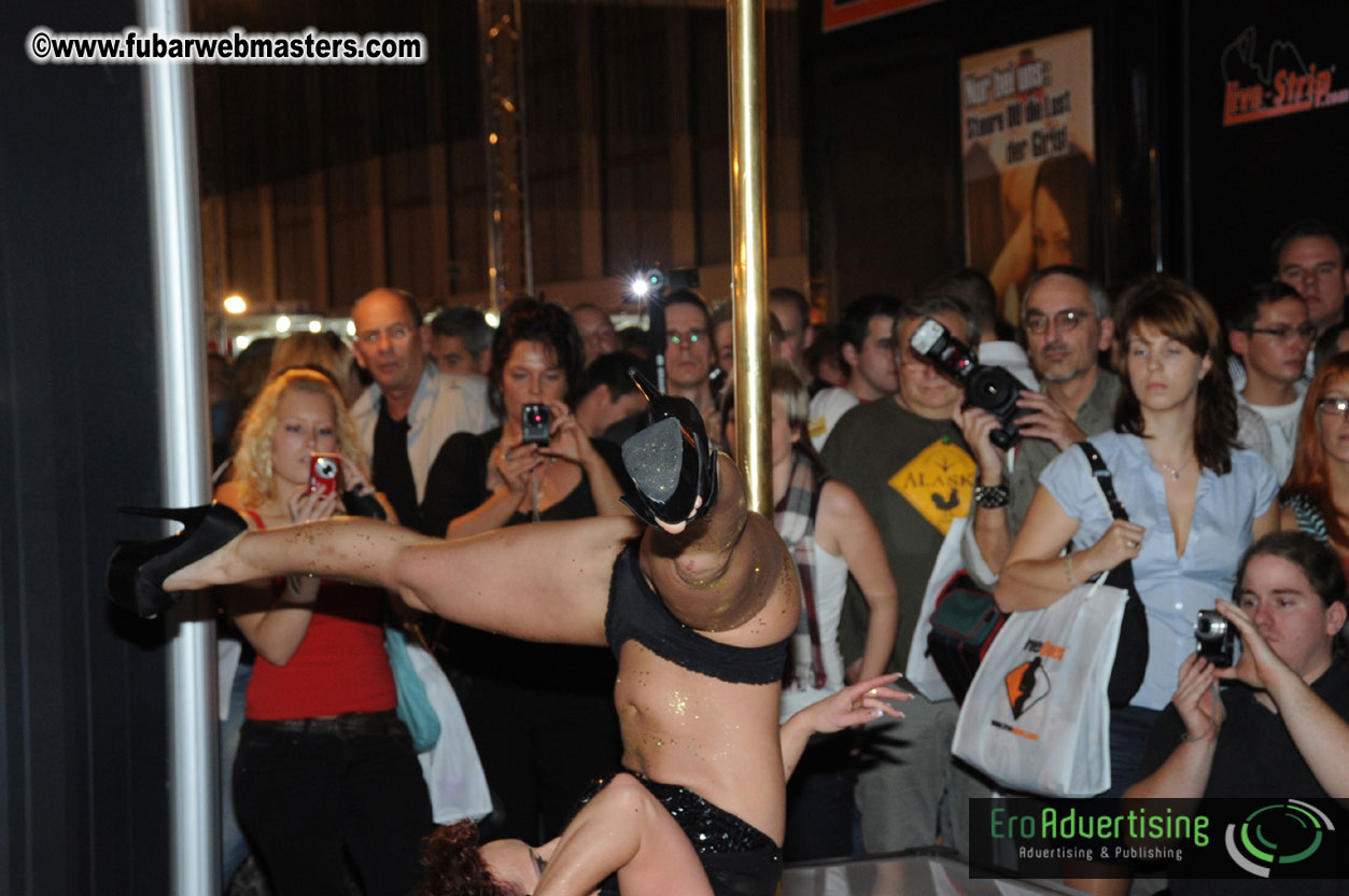 14.Venus showfloor Day 3