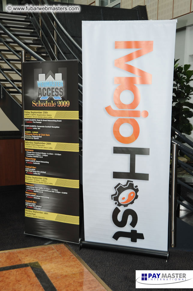 Cocktail Bar: MojoHost Buys The Drinks!