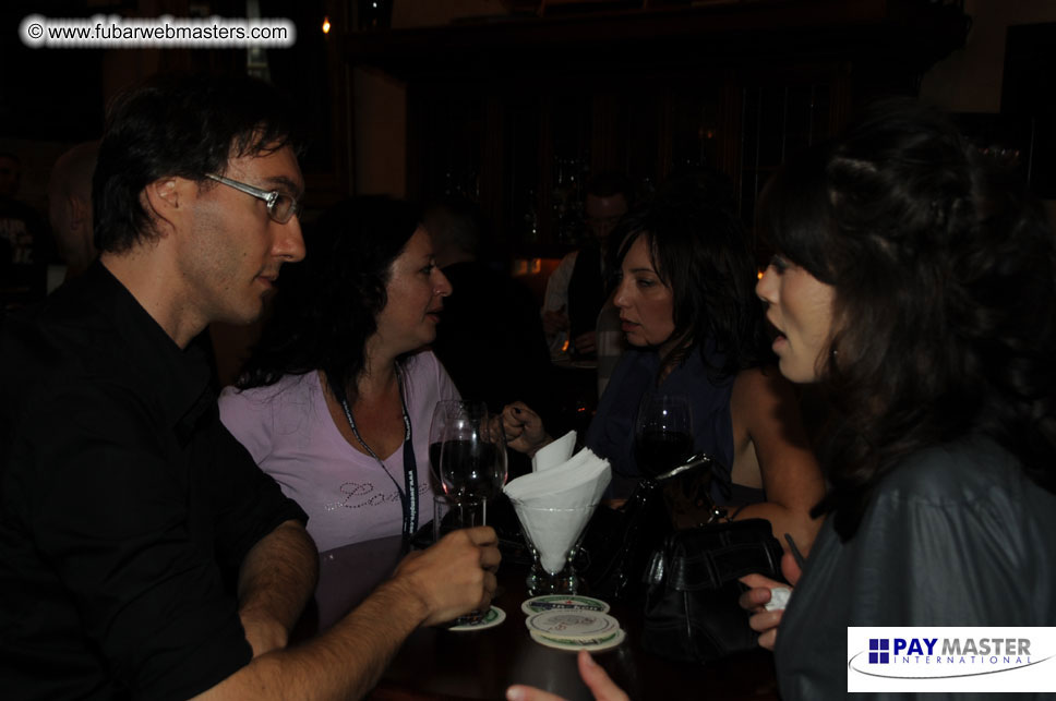 Cocktail Bar: MojoHost Buys The Drinks!