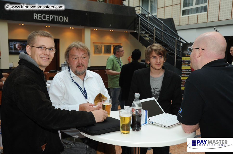 Cocktail Bar: XBiz Buys The Drinks!