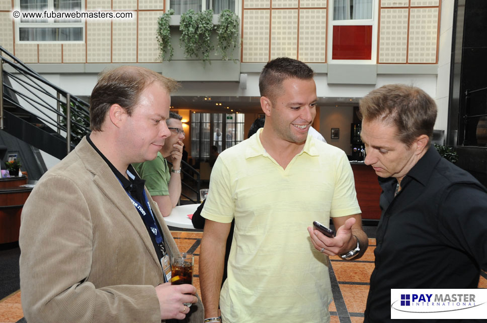 Cocktail Bar: XBiz Buys The Drinks!