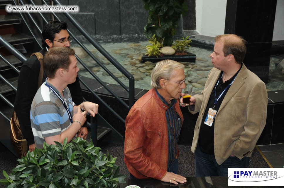 Cocktail Bar: XBiz Buys The Drinks!