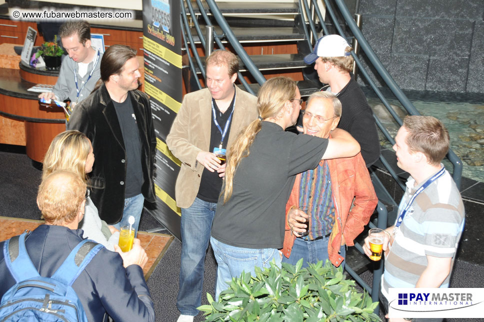 Cocktail Bar: XBiz Buys The Drinks!