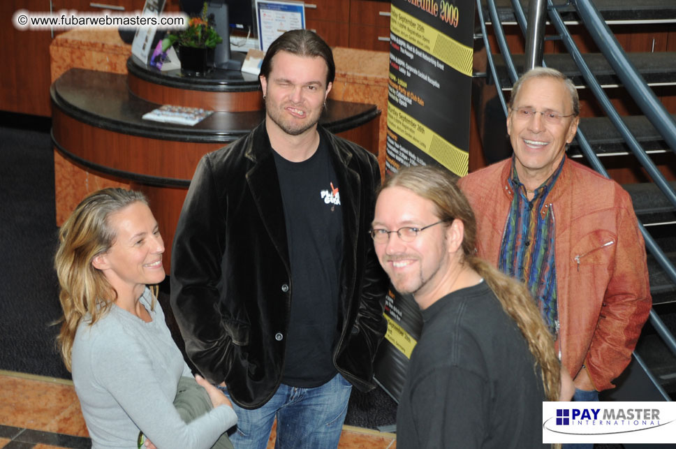 Cocktail Bar: XBiz Buys The Drinks!