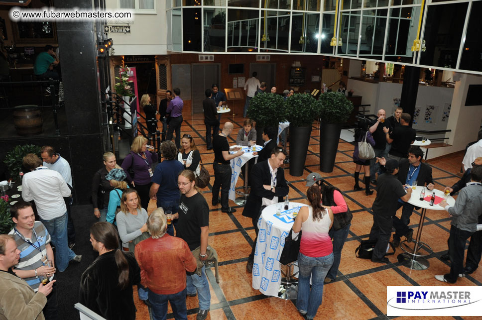 Cocktail Bar: XBiz Buys The Drinks!