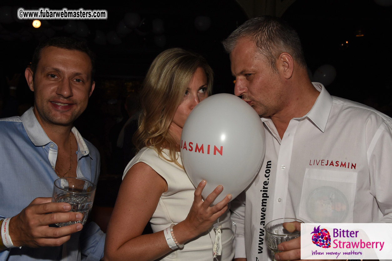 Jasmin White Mascarade