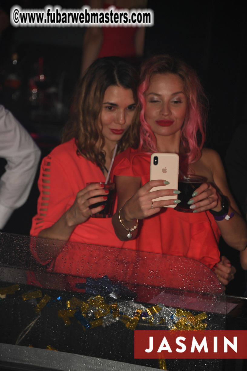 Wild & Red - Party by Jasmin