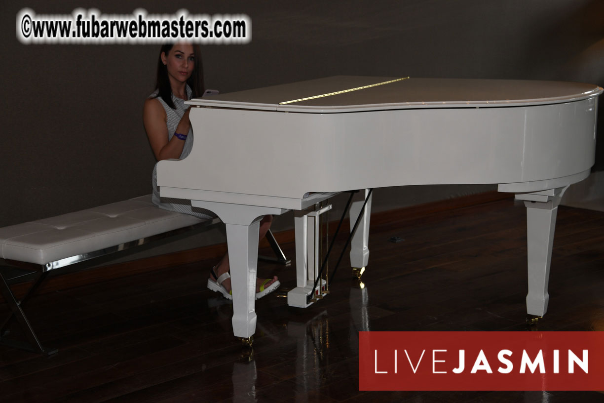 Registration and Preshow