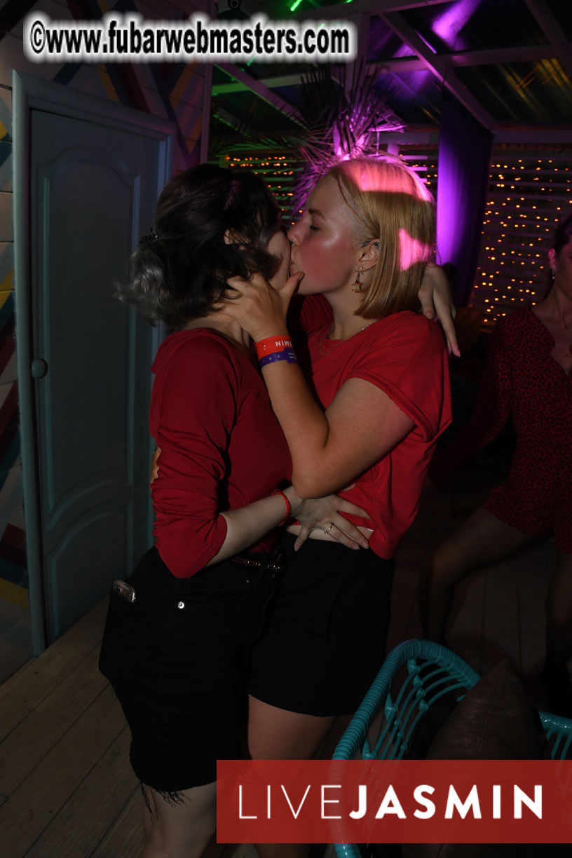 Tropical Paradise Party 