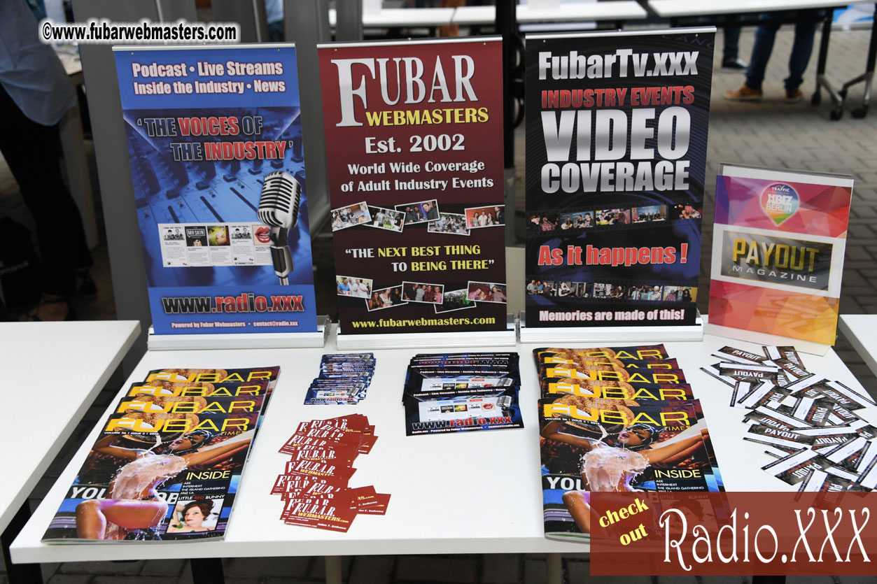 Mix & Meet Happy Hour