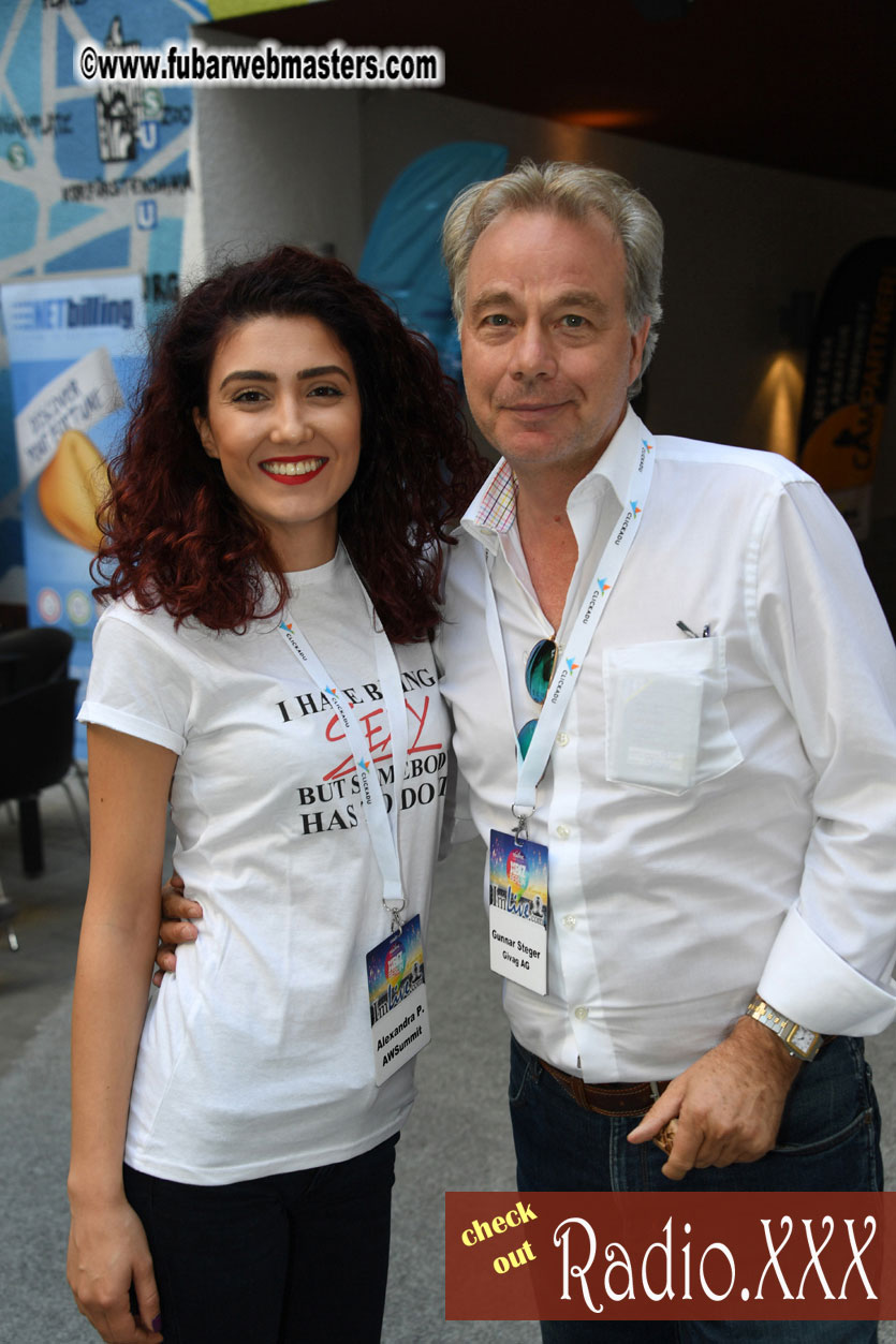 Mix & Meet Happy Hour