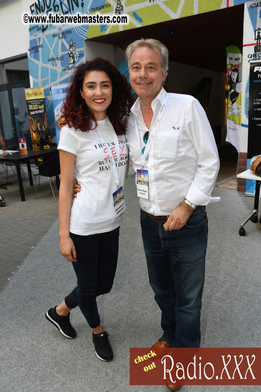 Mix & Meet Happy Hour