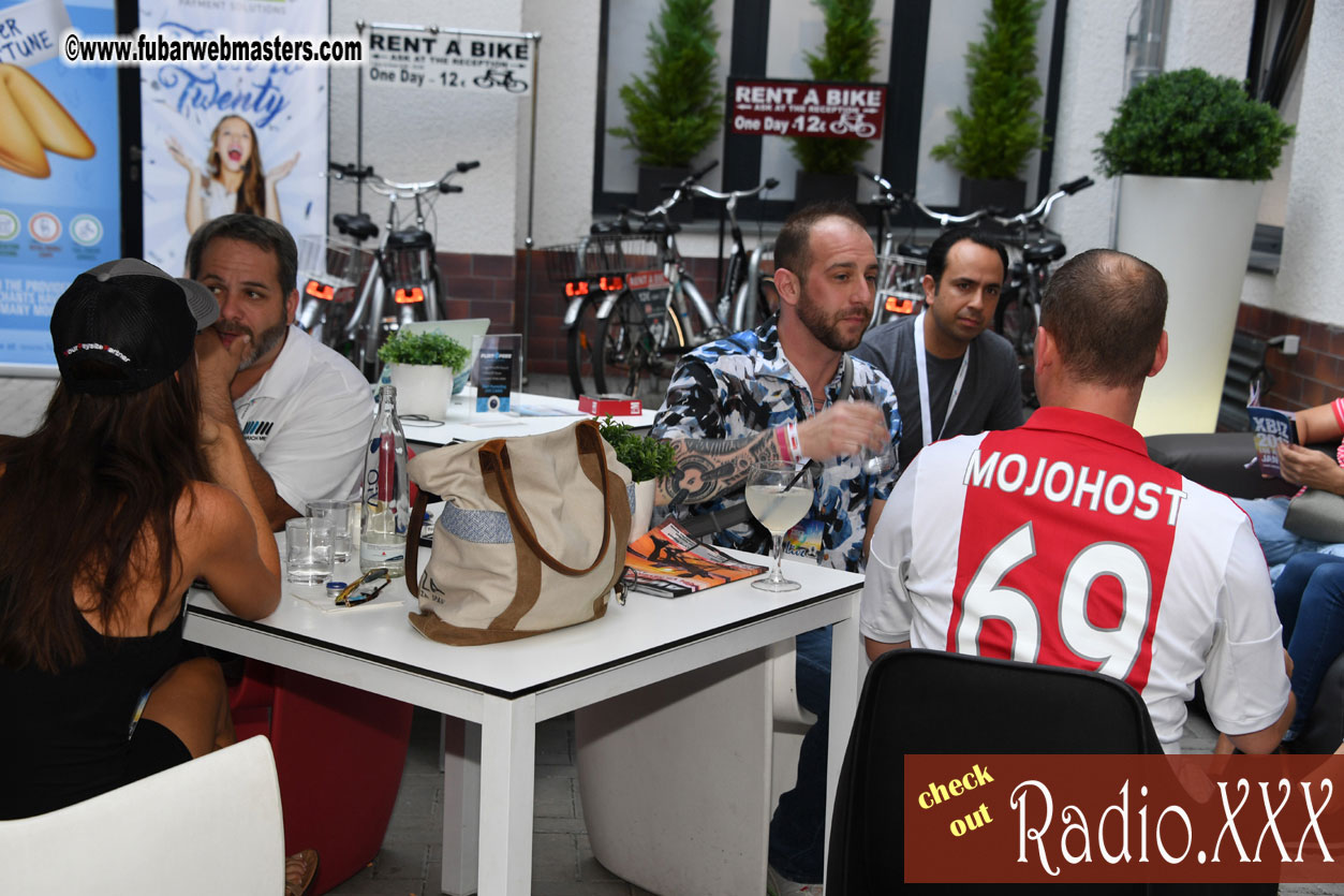 Flirt4Free?ÇÖs Happy Hour Social