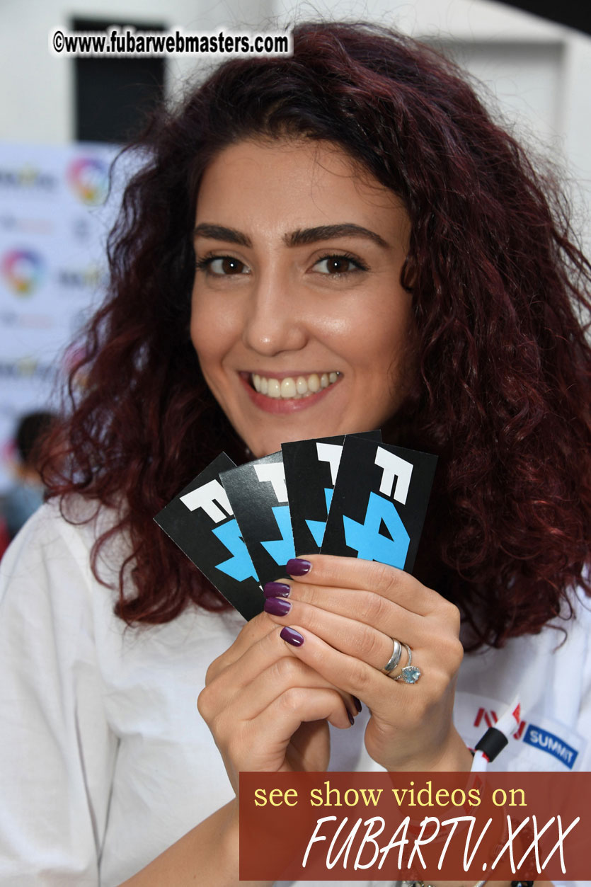 Flirt4Free?ÇÖs Happy Hour Social