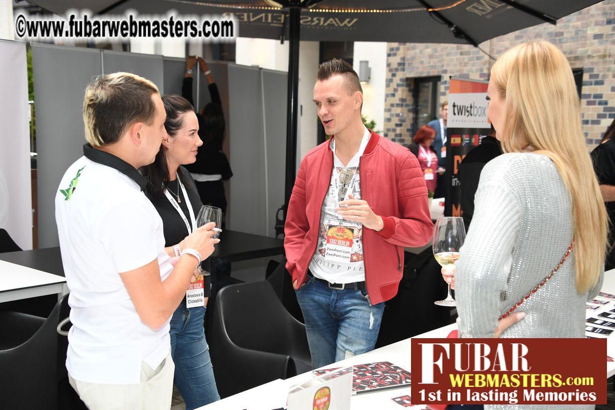 Mix & Meet Happy Hour