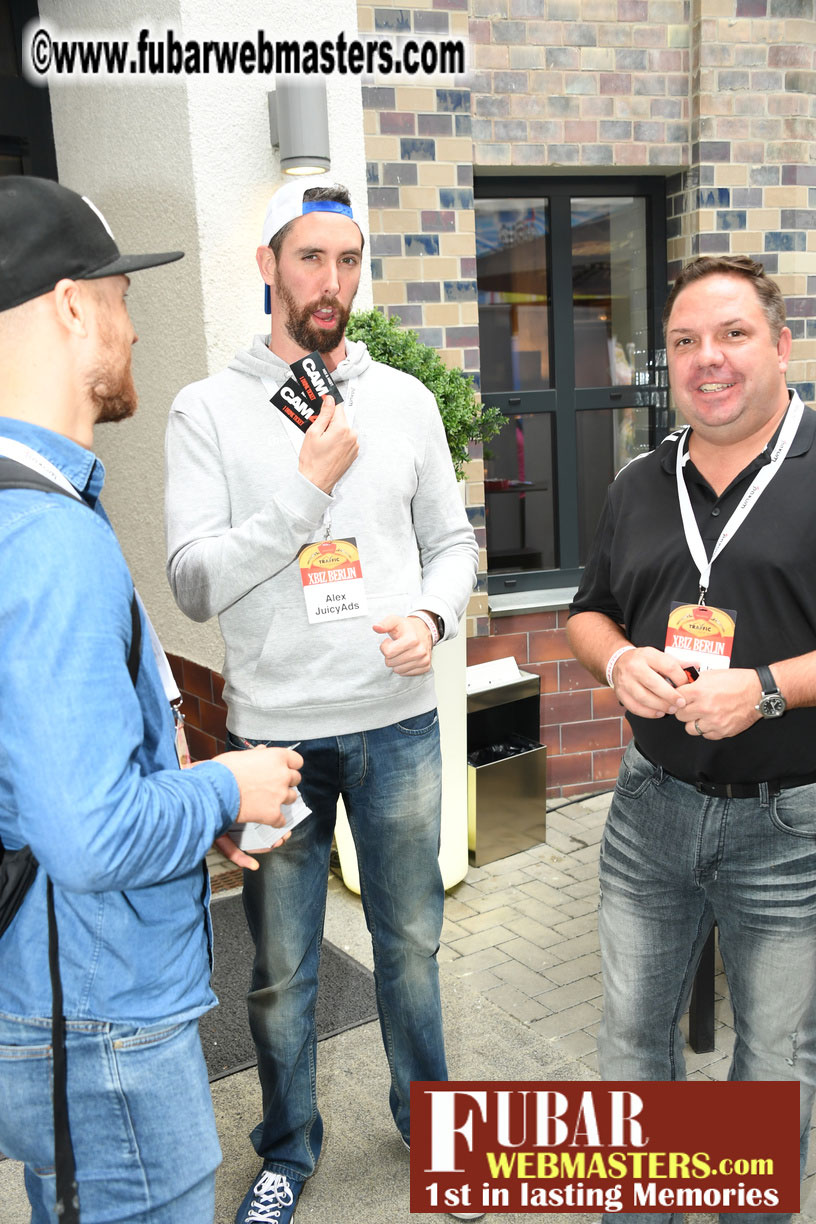 Mix & Meet Happy Hour