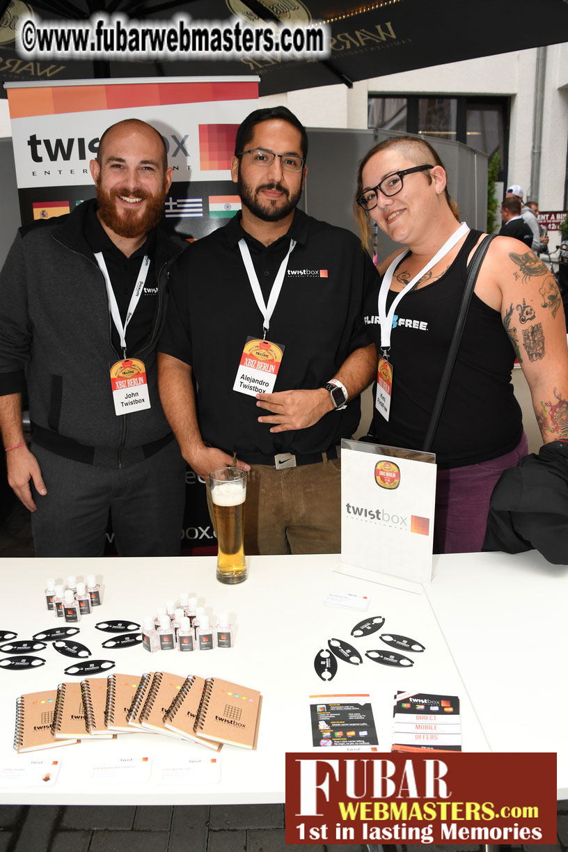 Mix & Meet Happy Hour