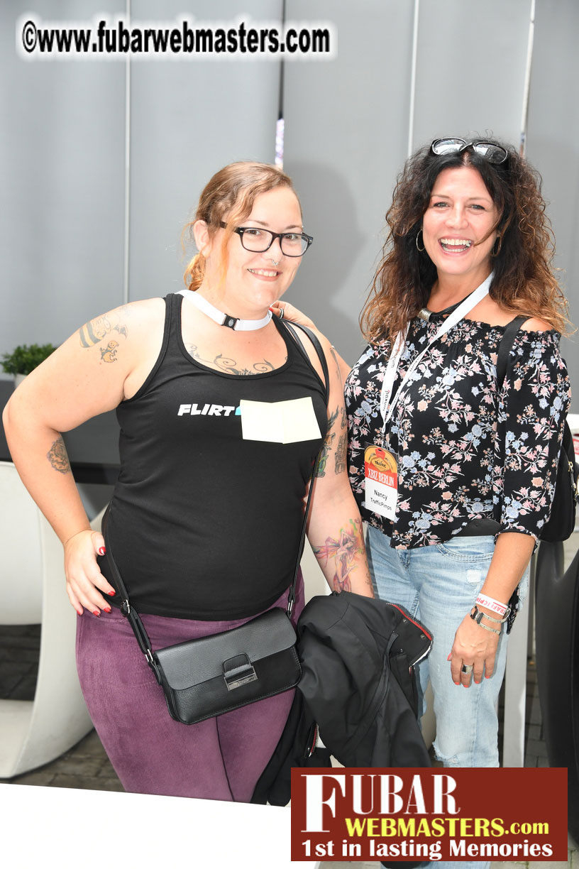 Mix & Meet Happy Hour