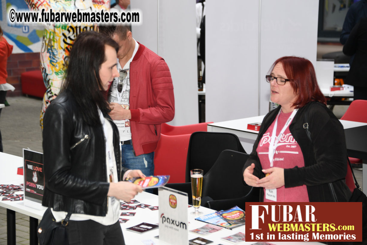 Mix & Meet Happy Hour